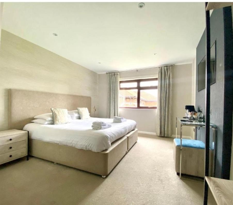 Whitby Central Close To Beach Pier Flowergate Hotel Екстериор снимка