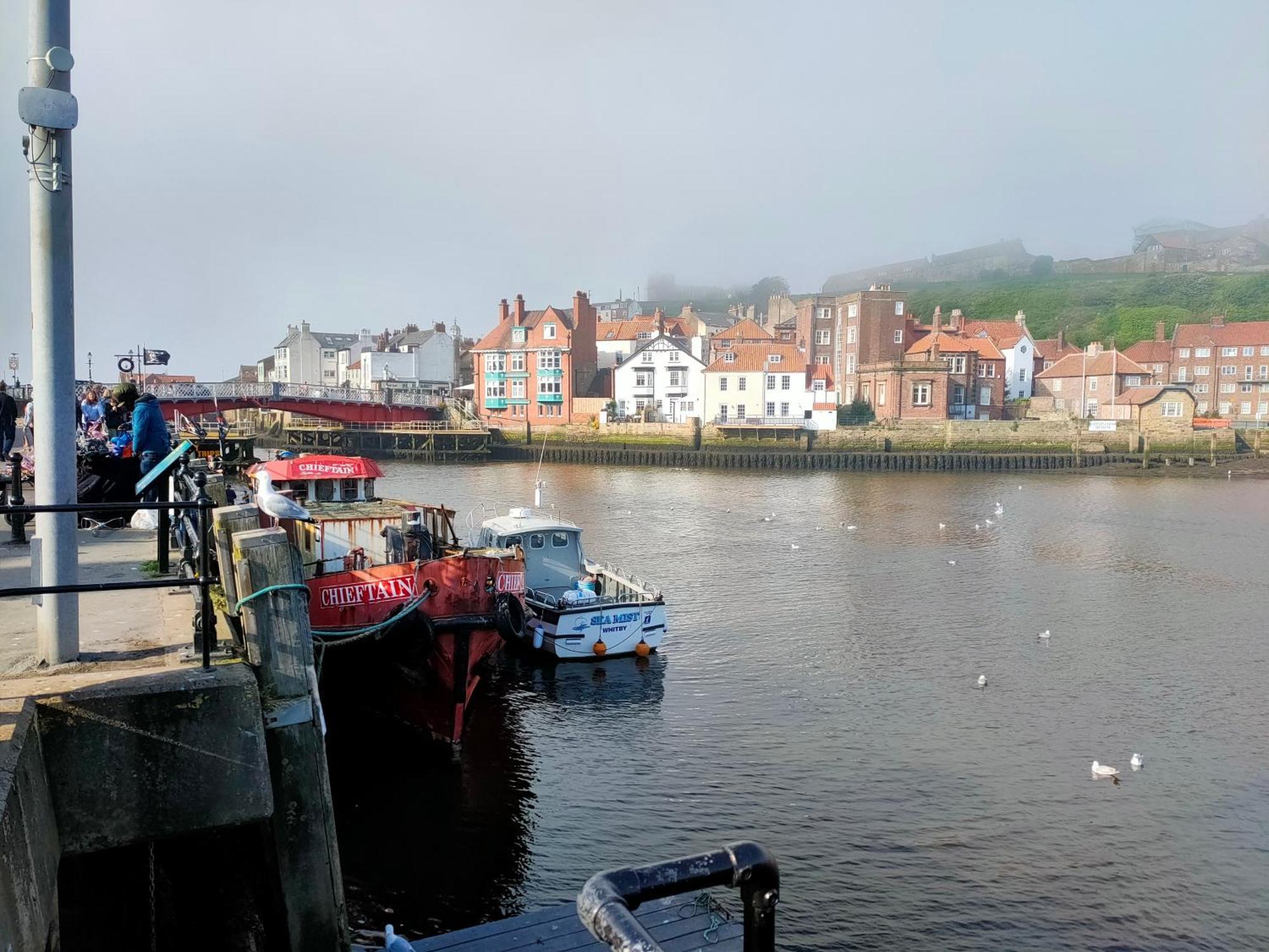 Whitby Central Close To Beach Pier Flowergate Hotel Екстериор снимка